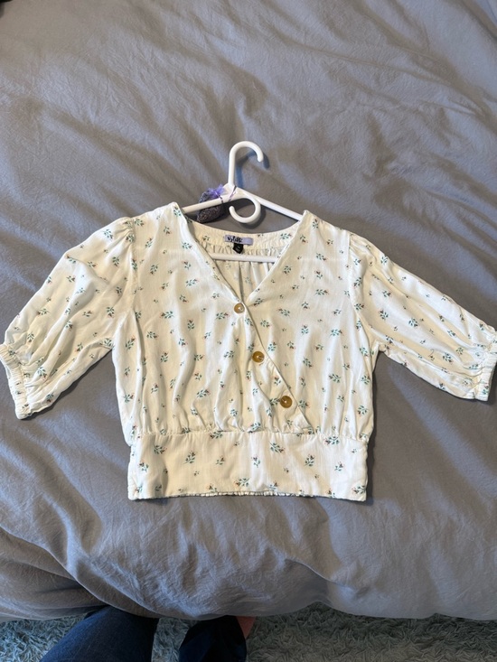 Wilfred Tops - WILFRED Cream Floral Button-Front Crop Top